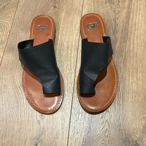 Gianni Bini Black pebbled leather Sandals